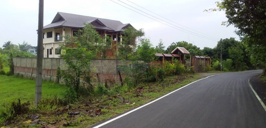 บ้าน 3 ชั้น รวมห้องใต้ดิน ใกล้Makroแม่ริม