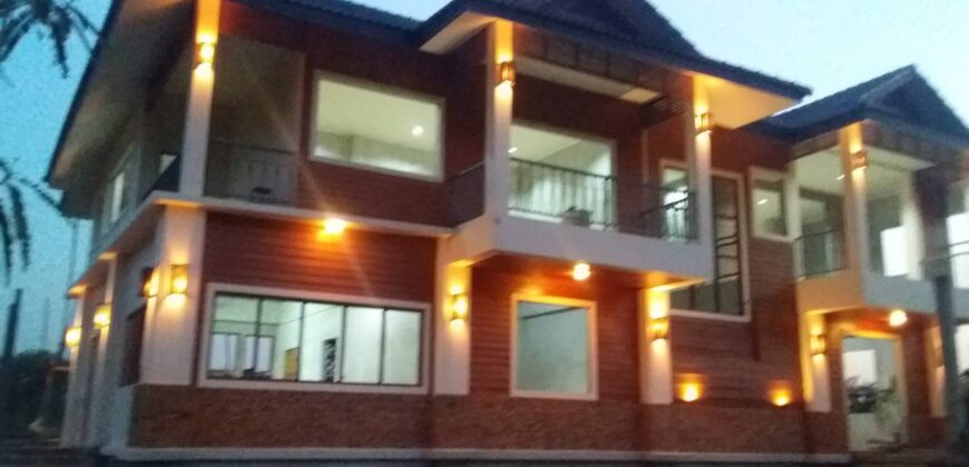 บ้าน 3 ชั้น รวมห้องใต้ดิน ใกล้Makroแม่ริม